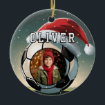 Décoration En Céramique Football Football Bal Santa Hat Photo Noël<br><div class="desc">Football Football Bal Santa Hat Noël Photo Ornement en céramique. Le design a un ballon de football avec un chapeau de Père Noël rouge,  des flocons de neige et une photo personnalisée. Personnalisez avec votre nom.</div>