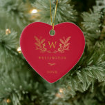 Décoration En Céramique Golden Winter Sprigs Monogramme Rouge<br><div class="desc">Élégant printemps d'hiver doré monogramme,  ornement de Noël en rouge. L'ornement dispose d'espaces modèles pour monogramme initial,  nom de famille et année. Correspondant faux motif d'hiver en or sur le dos.</div>