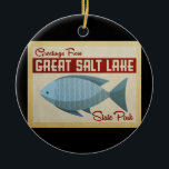 Décoration En Céramique Grand Vintage voyage de poisson du lac de sel<br><div class="desc">Ce design de voyage vintage de Greutages From Great Salt Lake présente un poisson bleu amusant aux accents rouges et une ambiance rétro des années 1960.</div>
