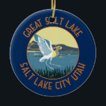 Décoration En Céramique Great Salt Lake American Avocet Retro Distants<br><div class="desc">Grande conception vectorielle de Salt Lake avec un Avocet américain. Le Grand lac salé est le plus grand lac d'eau salée de l'hémisphère occidental et le huitième plus grand lac terminal au monde.</div>