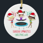 Décoration En Céramique Gymnastique de Noël Gymnaste Club personnalisé<br><div class="desc">Cette belle gymnastique personnalisée ornement de Noël comprend 3 filles gymnastes mignonnes portant des chapeaux de Père Noël et tenant une pose avec des rubans avec votre joli message personnalisé en rouge et vert. La blonde tient un ruban rouge, la brune saute sur un trampoline, et la fille afro-américaine tient...</div>