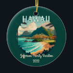 Décoration En Céramique Hawaii Beach Famille Vacances Vintage Retro Orname<br><div class="desc">Affichez la plage,  les palmiers et le littoral verdoyant et montagneux de la côte d'Hawaii,  États-Unis pour vous souvenir de votre voyage en famille par! Le texte est personnalisable.</div>