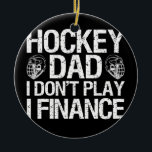 Décoration En Céramique Hockey sur glace Papa Je ne joue pas Je finance<br><div class="desc">Hockey sur glace Papa Je ne joue pas Je finance un cadeau. Un cadeau parfait pour votre père, maman, papa, hommes, femmes, amis et membres de la famille le jour de Thanksgiving, Noël, Fête des mères, Fête des pères, 4 juillet, 1776 Jour indépendant, Fête des anciens combattants, Fête de l'Halloween,...</div>