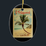 Décoration En Céramique Hollywood Palm Tree Vintage voyage<br><div class="desc">Une impression d'art moderne hollywoodienne du milieu du siècle,  d'un style rétro unique,  dans un style d'affiche de voyage vintage. Il dispose d'un palmier incurvé sur une plage de sable avec l'océan sous un ciel bleu nuageux.</div>