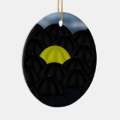 Décoration En Céramique Jaune dans une mer Noire de parapluies (Droite)