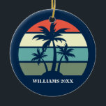 Décoration En Céramique Joli Palm Tree Blue Beach House Custom Christmas<br><div class="desc">Joli ornement de Noël familial d'été pour une maison de plage ou location de vacances sur l'île au bord de la mer.Caractéristiques de beaux palmiers devant un joli coucher de soleil sur le bleu profond. Cadeaux personnalisés parfaits pour une maison balnéaire.</div>