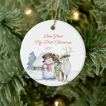 Décoration En Céramique Jolie Snowman et Reindeer 1er Noël<br><div class="desc">Bébé 1er ornement photo de Noël avec un mignon bonhomme de neige et rennes devant un cabine chaud dans la neige. Le modèle est prêt pour vous à modifier le texte sur le devant et ajouter votre photo préférée sur le dos. La photo est affichée en forme de carré, donc...</div>
