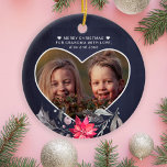 Décoration En Céramique Joyeux Noël à grand-mère photo du coeur mignon<br><div class="desc">Aquarelle saisonnière baie sainte et poinsettia rose fleurissent sur un arrière - plan de tableau bleu marine de minuit noir faisant un bel ornement de gardien pour grand-père / grand-parents. Personnalisez-le avec votre photo à l'intérieur d'une forme cardiaque et avec votre nom / texte ! Il peut faire un cadeau...</div>