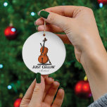 Décoration En Céramique Juste Cellule Cellist Performance Musique Cello Pe<br><div class="desc">Cet ornement de Noël "Juste Cellin" fait un grand cadeau pour un violoncelliste ou comme un régal pour vous-même pour les moments où vous êtes juste au frais ou pour toute occasion spéciale. Ajoutez un nom ou une année de vacances en utilisant notre bouton "Personnalisé" ci-dessus</div>