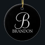 Décoration En Céramique Monogramme et nom de script personnalisé noir<br><div class="desc">Monogramme personnalisé et cadeau de nom caractéristiques monogramme personnalisé en style de police de script classique blanc et nom en style de police de serif classique blanc sur arrière - plan noir. Idéal pour des vacances,  des réunions de famille et des occasions spéciales.</div>