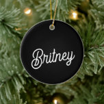 Décoration En Céramique Monogramme et nom personnalisés en noir moderne<br><div class="desc">Le Monogramme et l'Ornement en céramique de Noir Moderne Blanc Personnalisé serait un complément élégant et élégant à votre décor de vacances ou comme gardien pour des occasions spéciales. Le design noir et blanc classique, combiné à votre monogramme et nom personnalisé, en fait une décoration unique et chère. Il est...</div>