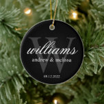 Décoration En Céramique Monogramme noir et blanc personnalisé<br><div class="desc">Élégant ornement en monogramme noir et blanc. Faites un grand cadeau mariage,  anniversaire ou gardien de bébé! Cliquez sur le bouton "CUSTOMISER IT" pour modifier le style,  la couleur,  la taille et la position de la police.</div>