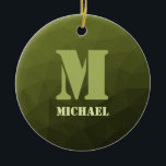 Décoration En Céramique Motif de maillage géométrique d'olive verte de l'a<br><div class="desc">Monogramme Personnalisez le cadeau pour lui avec votre initiale et votre nom personnalisés. Motif géométrique en maille à dégradé d'olive vert de l'armée. Militaire dégradé géométrique maillage motif triangles ombre. Huile verte d'olive foncée de l'armée pour équipement de soldat, camo. Il imite les paysages militaires naturels, la résistance, l'endurance, la...</div>