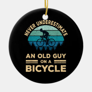 Décoration En Céramique Ne Sous-Estimez Jamais Un Vieux Type Sur Un Vélo D