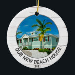 Décoration En Céramique New Beach House Home Photo de l'année<br><div class="desc">Cette nouvelle maison de plage à deux côtés sur mesure ornement de vacances de Noël comprend une photo de votre nouvelle maison et de l'année sur le devant, et une autre photo sur le dos. Cela fait un cadeau de chauffage domestique pour la nouvelle maison, ou juste un garde spécial...</div>