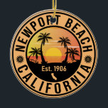 Décoration En Céramique Newport Beach California Vintage Souvenirs<br><div class="desc">Ce design Vintage rétro de Newport Beach en Californie fait un grand cadeau de Noël ou d'anniversaire pour les fans de Newport Beach State Beach. Le design rétro de l'ambiance estivale est un cadeau parfait pour les amateurs de voyage et de destination tropicale.</div>