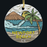 Décoration En Céramique Newport Beach Californie Vintage<br><div class="desc">Illustration dessinée à la main de Newport Beach avec des montagnes et des vagues océaniques dans l'arrière - plan. Parfait pour tous ceux qui aiment visiter Newport Beach.</div>