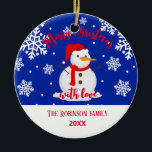 Décoration En Céramique nom de famille snowman<br><div class="desc">Beau et mignon ornement de Noël. Cet ornement est inspiré de la veille de Noël,  Aimez-vous les flocons de neige,  les bonhommes de neige et les couleurs bleues? Si c'est ainsi que cet ornement peut être pour vous! Cliquez sur personnaliser pour commencer à customiser !</div>