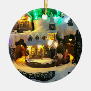 Décoration En Céramique Nostalgic mountain village against Snow Scene