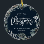 Décoration En Céramique notre premier noël en tant que m. & mme winter wre<br><div class="desc">couronne avec un arrière - plan bleu et un texte de script blanc. Le texte,  les couleurs et l'image à l'arrière peuvent être personnalisés.</div>