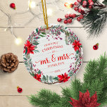 Décoration En Céramique Notre premier Noël en tant que Mr & Mrs 2020 Rusti<br><div class="desc">Notre premier Noël en tant que Monsieur et Madame 2020 Ornement en céramique de couronne rustique</div>