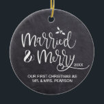 Décoration En Céramique Notre premier Noël Marié Joyeux photo Chalkboard<br><div class="desc">Les ornements qui ont tendance à toujours se faire sur notre arbre sont ceux qui sont personnalisées. Customisez cette ornementation pour vous souvenir de votre premier Noël en tant que Monsieur et Madame pour les années à venir. Remplacez la photo au dos par votre propre photo mariage. Arrière - plan...</div>