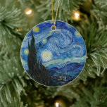 Décoration En Céramique Nuit étoilée | Vincent van Gogh<br><div class="desc">Starry Night (1889) de l'artiste néerlandais Vincent Van Gogh. L'oeuvre originale est une huile sur toile représentant un ciel nocturne post-impressionniste énergique dans des tons moody bleu et jaune. Utilisez les outils de conception pour ajouter du texte personnalisé ou personnaliser l'image.</div>