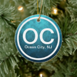 Décoration En Céramique OC Ocean City NJ New Jersey Beach Tag Christmas<br><div class="desc">OC Ocean City NJ New Jersey Beach Tag Christmas Tree Ceramic Ornament ~ Il peut être personnalisé avec un nom,  une année ou tout texte que vous souhaitez ajouter. -</div>