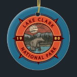 Décoration En Céramique Parc national du lac Clark Brown Ours Rétro Compas<br><div class="desc">Design d'illustration vectorielle du lac Clark. Le parc est une terre d'une beauté époustouflante. La vapeur des volcans,  la course saumon,  le fourrage des ours et les montagnes escarpées se reflètent dans des lacs turquoise chatoyants.</div>