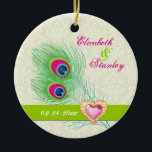Décoration En Céramique Peacock plumes bijou coeur mariage Enregistrer la<br><div class="desc">Mariage coeur de bijou de plumes de paon Save the Date ornament, avec une plume de paon élégante en chaux et vert émeraude, bleu, turquoise et magenta/fuchsia rose chaud, un groupe vert citron et une illustration d'un diamant de bijou de coeur rose avec contour d'or avec strass sur l'arrière -...</div>