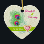 Décoration En Céramique Peacock plumes bijou coeur mariage Enregistrer la<br><div class="desc">Mariage coeur de bijou de plumes de paon Save the Date ornament, avec une plume de paon élégante en chaux et vert émeraude, bleu, turquoise et magenta/fuchsia rose chaud, un groupe vert citron et une illustration d'un diamant de bijou de coeur rose avec contour d'or avec strass sur l'arrière -...</div>