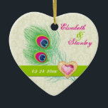 Décoration En Céramique Peacock plumes bijou coeur mariage Enregistrer la<br><div class="desc">Mariage coeur de bijou de plumes de paon Save the Date ornament, avec une plume de paon élégante en chaux et vert émeraude, bleu, turquoise et magenta/fuchsia rose chaud, un groupe vert citron et une illustration d'un diamant de bijou de coeur rose avec contour d'or avec strass sur l'arrière -...</div>