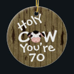 Décoration En Céramique Personalisé Funny Holy Cow 70th Birthday Humorisor<br><div class="desc">Personnalisée Humoristique Vache Sainte Quelqu'un est 70 Anniversaire Noël Ornament avec Faux Barn Arrière - plan en bois.</div>