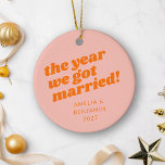 Décoration En Céramique Personnalisé Rose Orange Premier Noël Marié<br><div class="desc">Célébrez votre premier Noël en couple marié avec ce magnifique ornement personnalisé avec une typographie rétro audacieuse dans les tons rose pastel et orange. Cette décoration en céramique apporte une touche ludique mais élégante à votre décor de vacances, en capturant parfaitement la joie de votre première saison de vacances ensemble....</div>