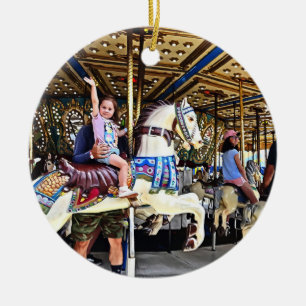 Décoration En Céramique Petite Fille Waving Hi Du Carousel