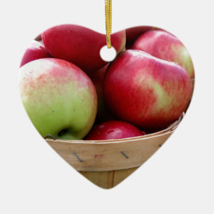 Décoration En Céramique Pommes fraîches en panier au marché des agriculteu