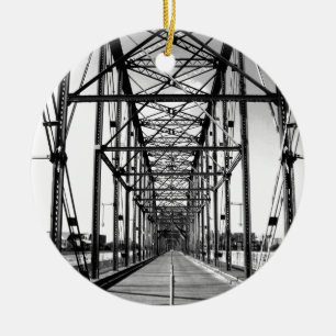 DÉCORATION EN CÉRAMIQUE PONT EN RUE DE NOIX - CHATTANOOGA, TN