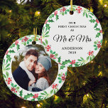 Décoration En Céramique Premier Noël Comme M. Et Mme Photo<br><div class="desc">Ce premier Noël Comme M. & Mme ornament est décoré avec de l'aquarelle sainte et le mistletoe. Facilement personnalisable avec votre photo et votre nom. Pour modifier davantage, utilisez l'outil de conception pour modifier la police, la taille de police ou la couleur. Parce que nous créons notre oeuvre, vous ne...</div>