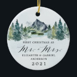 Décoration En Céramique Premier Noël M. et Mme Mountains Mariage des arbre<br><div class="desc">Le premier Noël a un design d'une aquarelle élégante vue sur la montagne avec une disposition de texte de style moderne. Le design présente de nombreux arbres à feuillage persistant dans des tons verts variés. L'arrière présente les montagnes et l'arrière - plan correspondants. M. Mme est imprimée dans une police...</div>