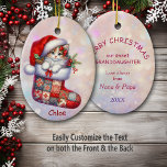 Décoration En Céramique Santa Hat Kitten dans Stocker la petite-fille<br><div class="desc">Voici un bel ornement de gardien pour cette petite-fille très spéciale. L'avant a l'image d'un adorable chaton orange et blanc qui regarde d'un bas de jour de vacances patchwork. Le petit chaton porte un chapeau de Père Noël surdimensionné, et des saints spriges l'entourent. L'image est placée sur un arrière -...</div>