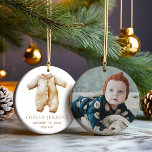 Décoration En Céramique Simple garçon Premier Noël avec statistiques de na<br><div class="desc">Célébrez le tout premier Noël de votre bébé garçon dans un style chaleureux! Cet ornement de Noël met en vedette vos statistiques et photos de naissance précieuses,  ce qui en fait un souvenir intemporel. Un héritier parfait qui grandit en valeur sentimentale chaque saison festive! Collection d'objets</div>