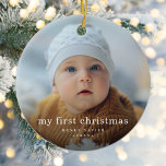 Décoration En Céramique Simple ma première photo de bébé de Noël<br><div class="desc">Simple My First Christmas Baby Photo Ceramic Ornament est un élégant ornement moderne de vacances avec le nom de bébé présenté dans la typographie classique en blanc sur votre photo pleine taille.</div>