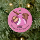 Décoration En Céramique Sleepy Winter Sloth en rose<br><div class="desc">Personnalisez cette paresse hivernale endormie dans un pull et des oreilles pour votre fille.</div>