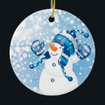 Décoration En Céramique Snowman<br><div class="desc">Snowman Jouer dans la neige avec Arrière - plan bleu</div>