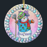 Décoration En Céramique Snowman Lady<br><div class="desc">Décor Snowy Lady Snowman par ArtMuvz Illustration. assorti vêtements snowman, t-shirts, cadeaux grand-mère. T-shirt de Noël, cadeaux de Noël et vêtements d'hiver. Pour personnaliser, ajoutez votre nom ou ajoutez du texte à la place. Customisez ce ornement de bonhomme de neige pour le rendre unique à vous ou pour donner en...</div>