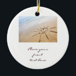 Décoration En Céramique Soleil Sur La Plage<br><div class="desc">Deux coeurs romantiques tirés dans le sable. Cette image est parfaite pour le mariage,  l'anniversaire,  la lune de miel,  la Saint-Valentin et toute occasion d'amour.</div>