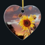 DÉCORATION EN CÉRAMIQUE SOUFFLE ET ROSE COEUR DE SOLEIL D'ÉTÉ<br><div class="desc">Photographie colorée, Paysage d'été avec nuages violets et tournesols magiques Photographie artistique et design graphique par Alessandro Lumini (c). Vous pouvez customiser avec vos initiales et votre propre texte pour le faire-part mariage, , enregistrer la date, merci, douches nuptiales, anniversaires, beach party, douches fiançailles anniversaire, ou à peu près tout...</div>