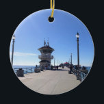 Décoration En Céramique Sur la jetée, Huntington Beach, Californie<br><div class="desc">Vue pendant la marche sur la jetée à Huntington Beach,  Californie. Un beau jour ensoleillé en novembre 2022.</div>