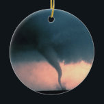 Décoration En Céramique Tornade<br><div class="desc">Une tornade dangereuse ou "tornade" se déverse dans l'Oklahoma et est filmée par des chasseurs d'orages du Laboratoire national des tempêtes violentes de NOAA. Ce tornade a un nuage de poussière et de débris qui se forme à la surface du sol dans la ruelle tornade.</div>