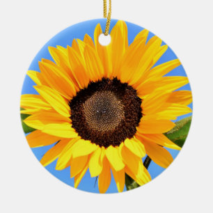 Décoration En Céramique Tournesol jaune contre soleil sur ciel bleu - été